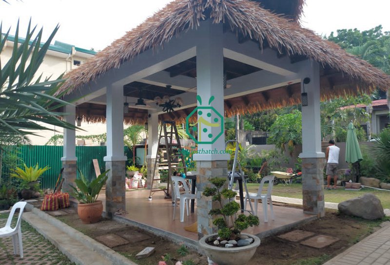 Projet de toit de chaume en plastique anahaw pour Homestay Inn de l'île de Luzon aux Philippines