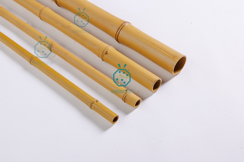 Poteaux en bambou HDPE ignifuge de longue durée de vie de 20 mm, 26 mm, 36 mm de diamètre pour l'installation de parcs à thème