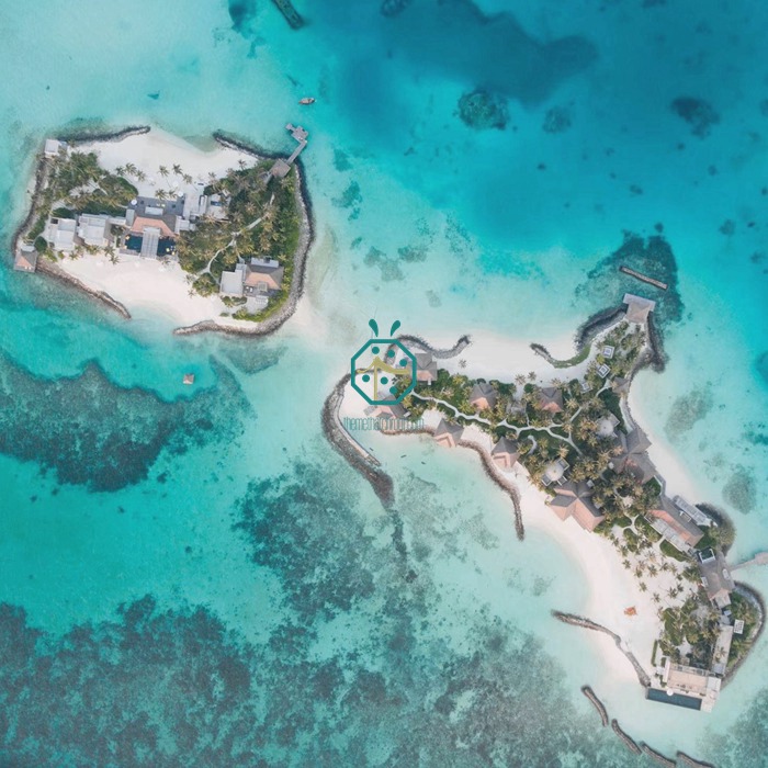 L'hôtel Maldives Resort choisit des tuiles de chaume artificielles de cadjan de haute qualité pour son projet de bungalow de villa sur l'eau